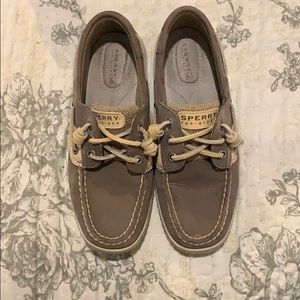 Grey sperrys size 6 in woman’s